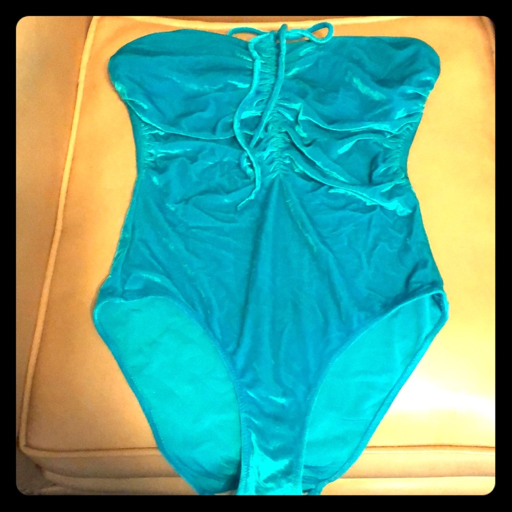 Amazing velour strapless swim suit